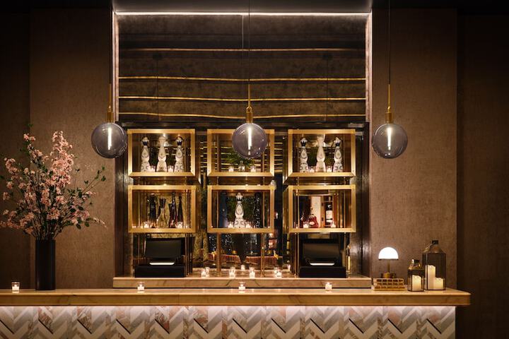 Lounge 50 of 63