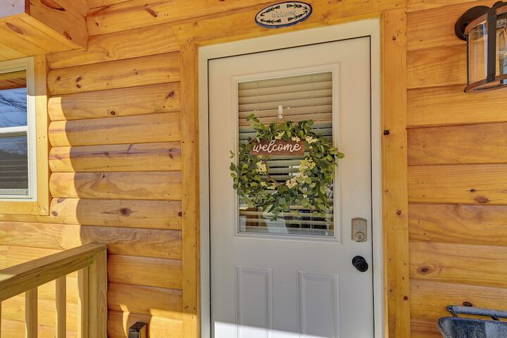 Riverside Beattyville Cabin w / Kayaks & Fire Pit!