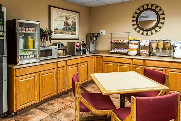 Rodeway Inn East