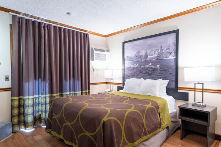 Super 8 by Wyndham Gananoque / Country Squire Resort