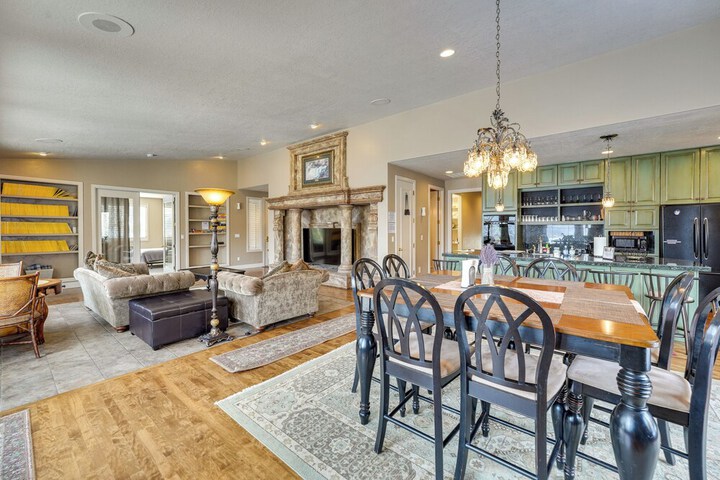 Hot Tub & Snake River Views at Twin Falls Home