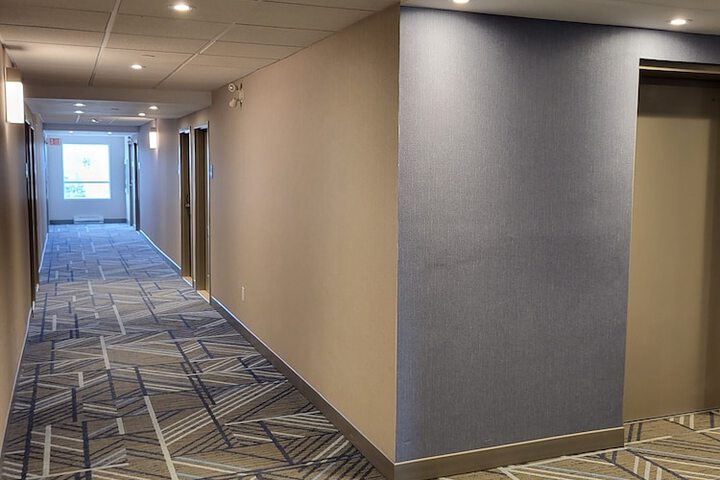 Ballroom/Hall 34 of 38