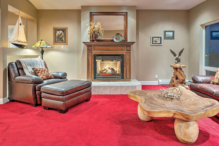 Ketchikan Home: Bay Views 1 / 2 Mi to Hiking Trails