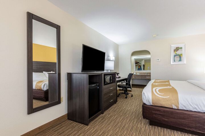 Room 13 of 36