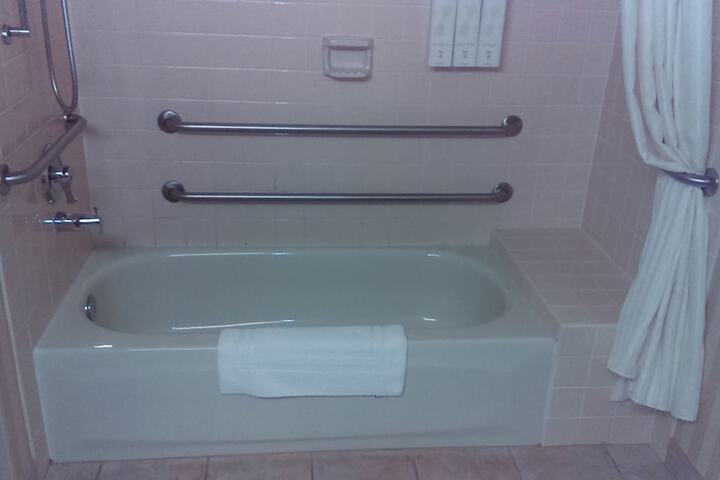 Best Western Plus Landmark Inn