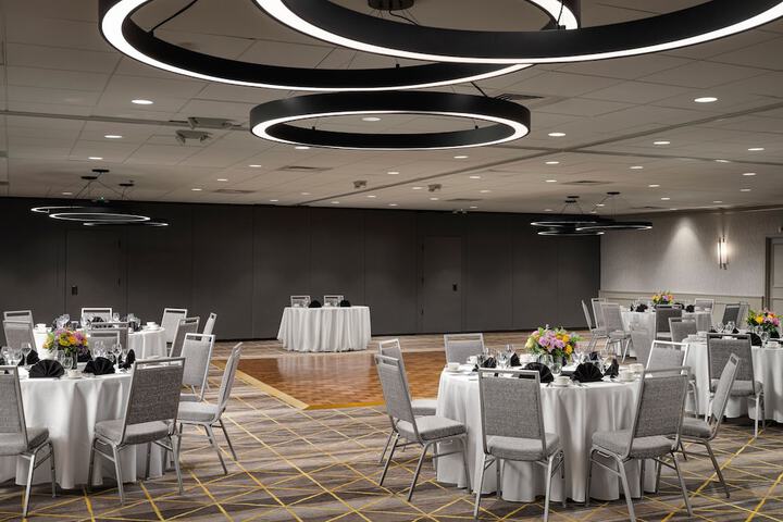 Ballroom/Hall 34 of 36