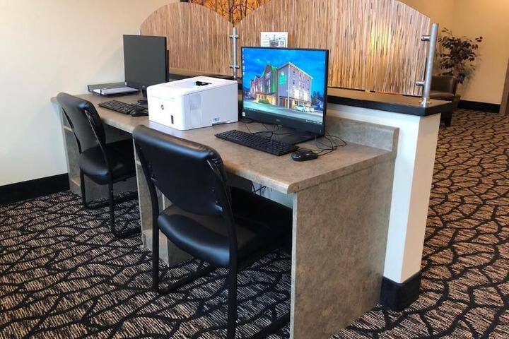 Business Center 33 of 33