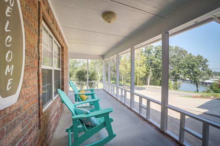 Eufaula Oasis w / Screened Porch: Unwind in Style!