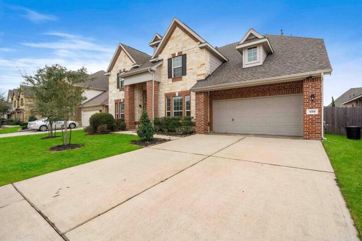 Houston House Sleeps 16~Arcade Style Game Room