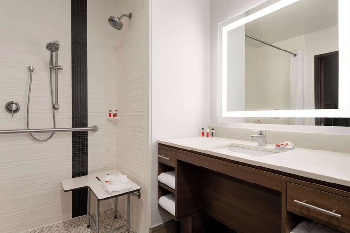 Days Inn & Suites by Wyndham Beaumont West / I-10 & Walden