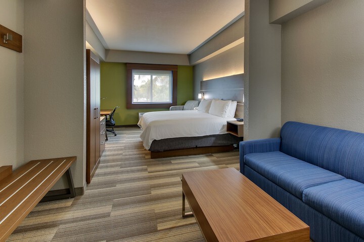 Room 33 of 94