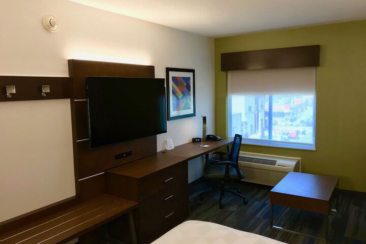 Room 37 of 77