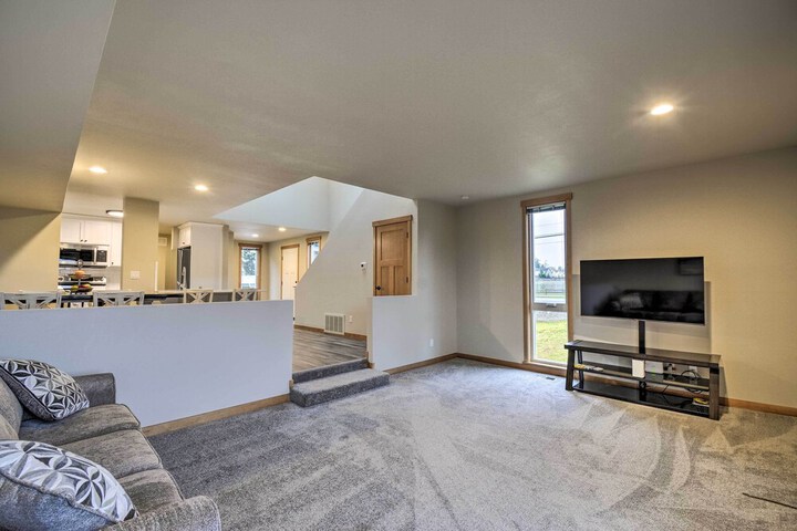 Luxurious Tacoma Retreat w / Quartz Countertops!
