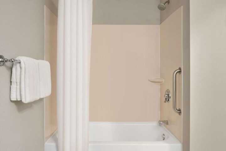 Country Inn & Suites by Radisson Brookings, SD