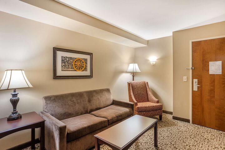 Room 32 of 68