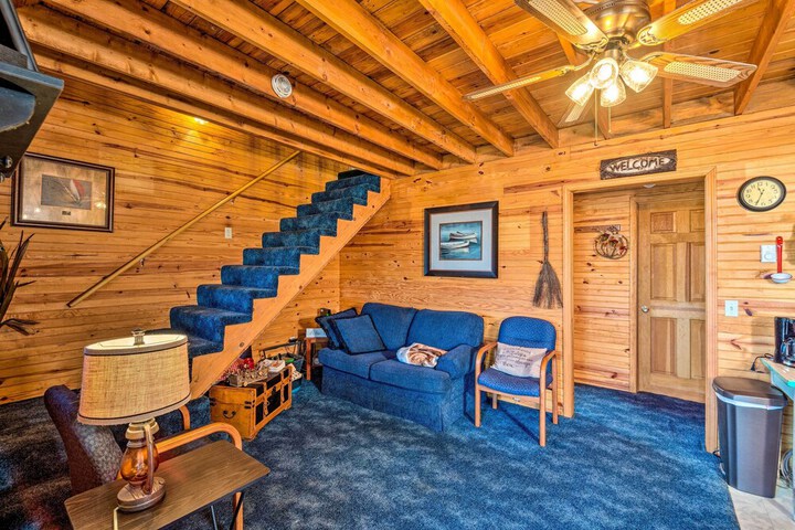 Quiet & Private Cabin 5 Mi to Dale Hollow Lake!