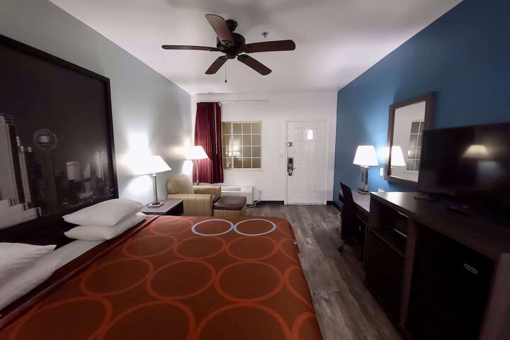 Room 17 of 18
