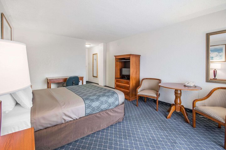 Room 13 of 27