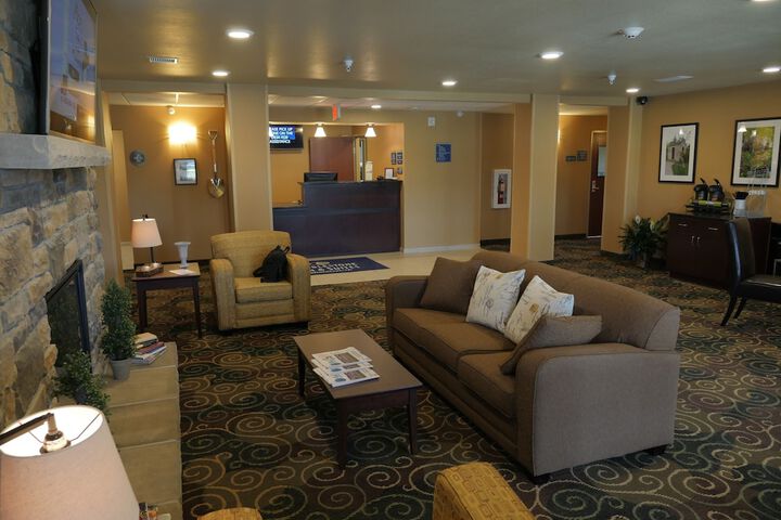 Cobblestone Inn & Suites - Winterset IA