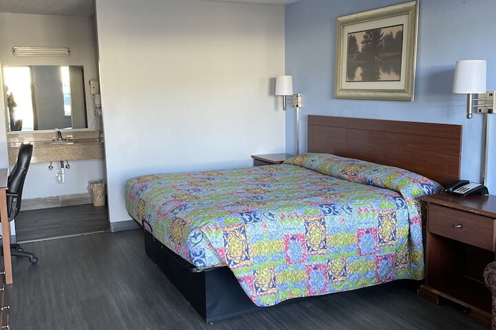 Room 8 of 17