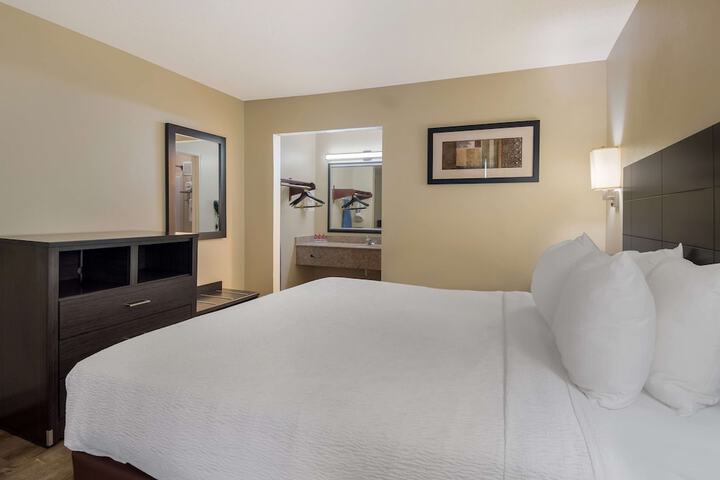 Room 16 of 34