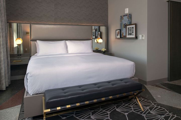 Tulsa Club Hotel Curio Collection by Hilton