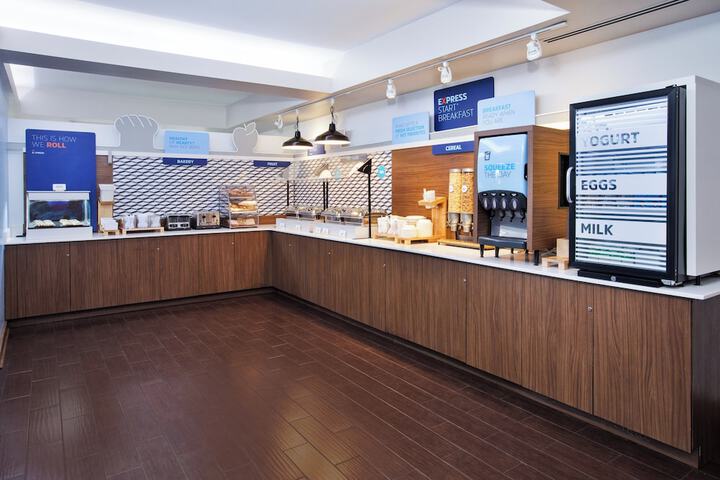 Holiday Inn Express Hotel & Suites Auburn Hills by IHG