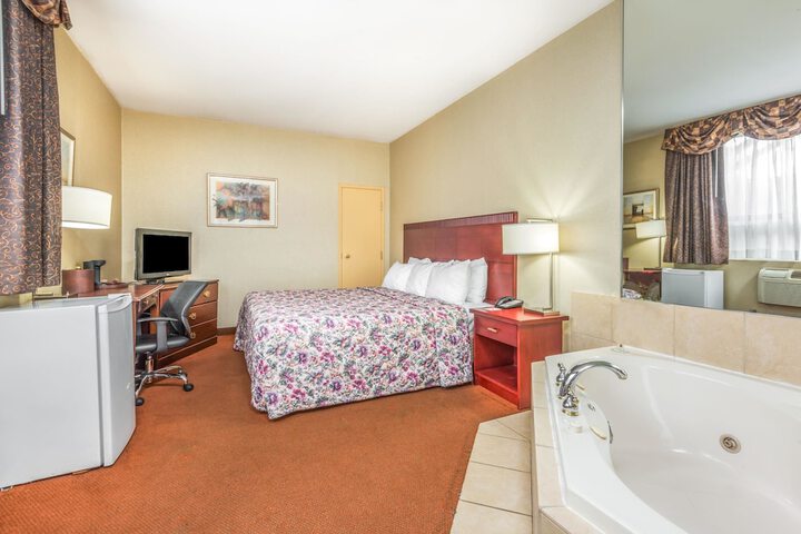 Room 13 of 18