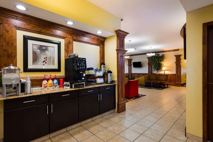 Best Western Plus Landmark Hotel