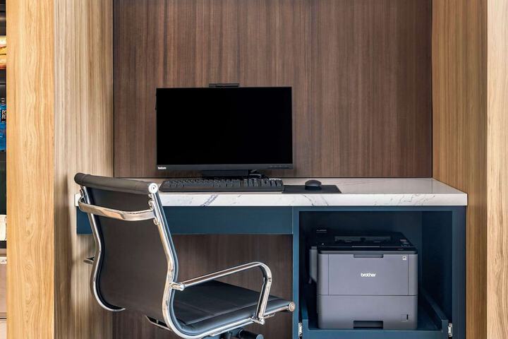 Business Center 59 of 59