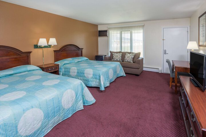 Room 9 of 16