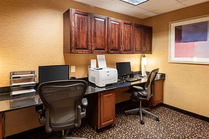 Business Center 33 of 34