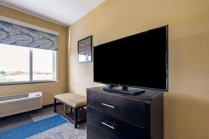 Room 30 of 64