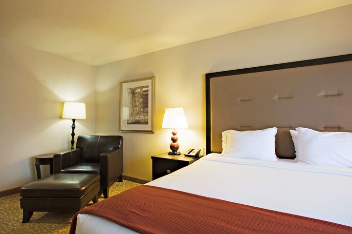 Holiday Inn Express & Suites Wichita Falls by IHG