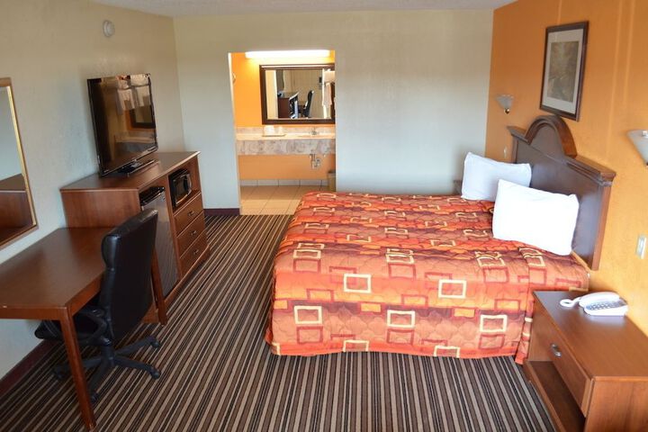 Room 8 of 16