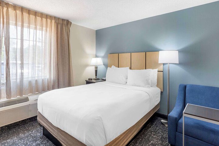 Room 15 of 25