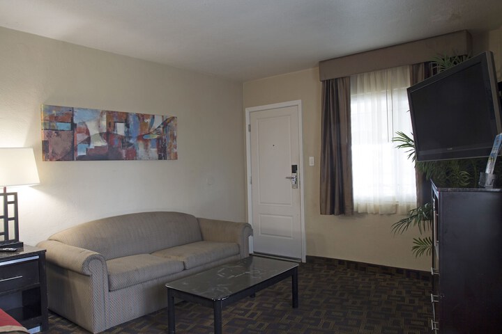 Room 35 of 64