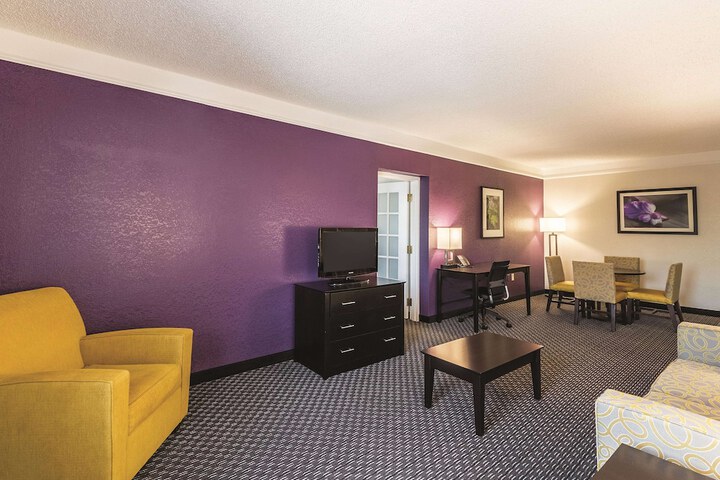 Room 25 of 47