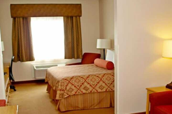 Savanna Inn & Suites