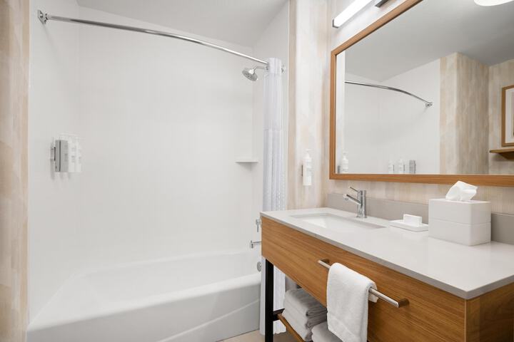 Hampton Inn & Suites Ontario