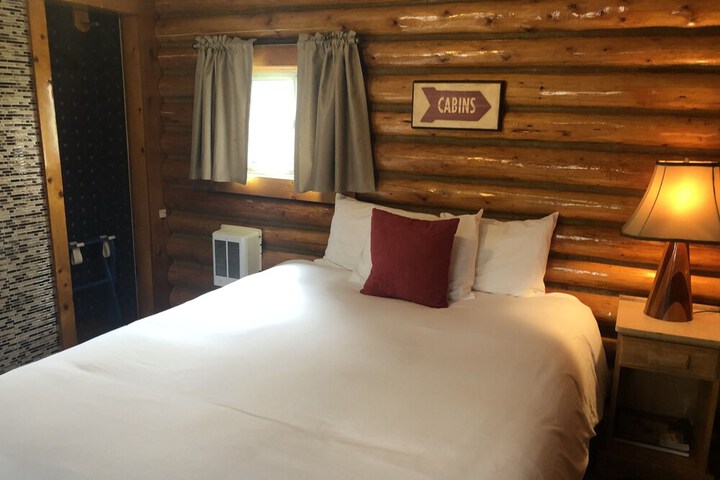 Room 28 of 82