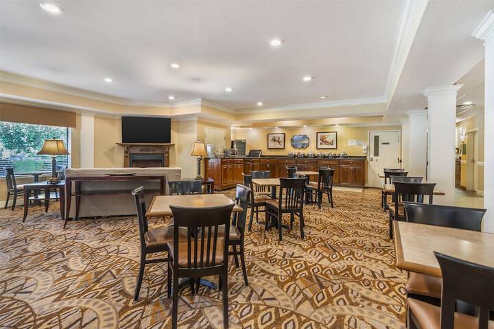 Best Western Plus Valdosta Hotel & Suites