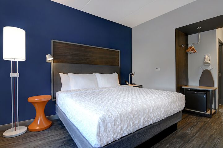 Room 28 of 46