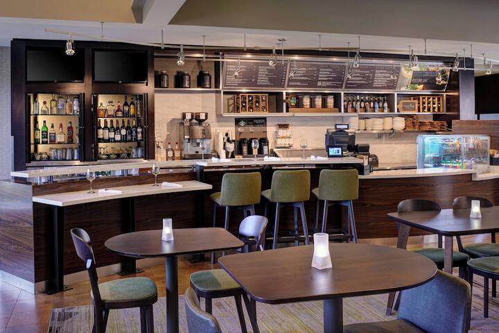 Courtyard by Marriott Detroit Dearborn