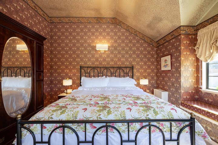 Room 9 of 50