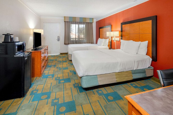 Room 18 of 34