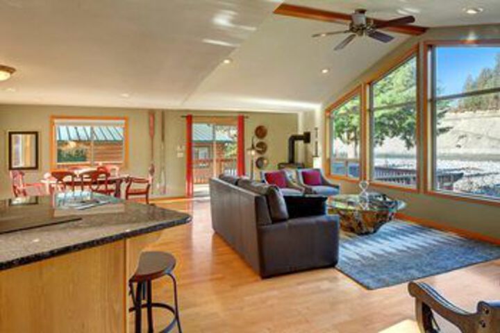 Prospectors Bend - Two Bedroom Home with Hot Tub