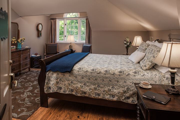 White Oak Manor Bed & Breakfast