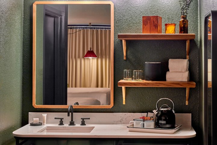 Room 19 of 48