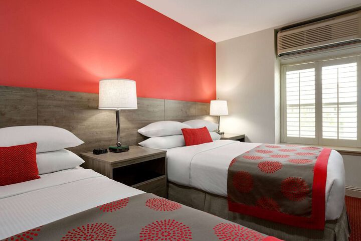 Room 8 of 33